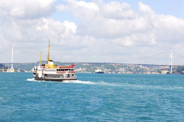 Bosfor promenio boju, građani Istanbula u strahu